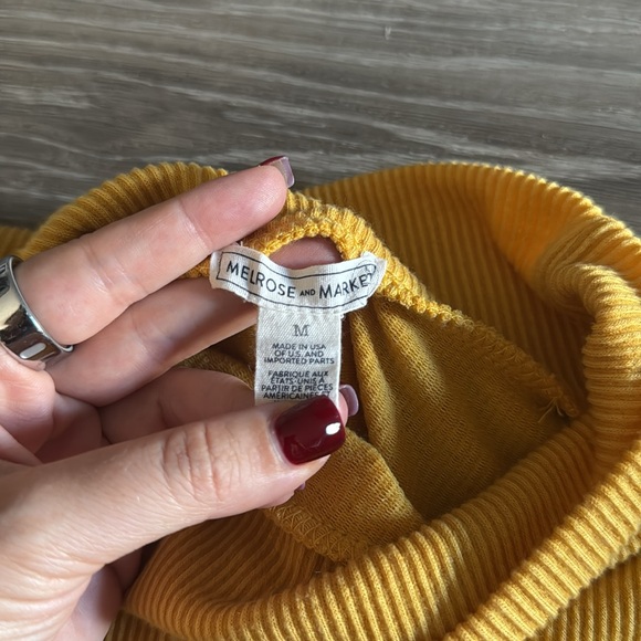 Turtle neck light weight sweater. - Picture 4 of 5